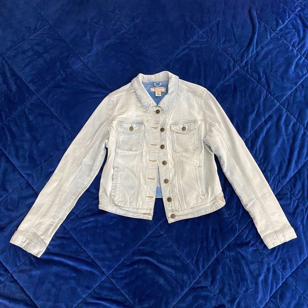 GUESS Vintage Light Wash Denim Classic Fit Jean Jacket with Buttons + Pockets